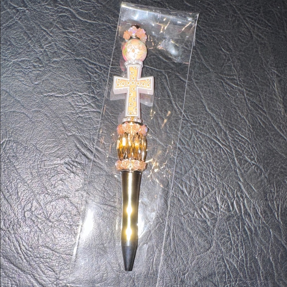 Pen Gold, Peach & White Pen w/Cross focal Bead, NEW, Beautiful, Hand Crafted